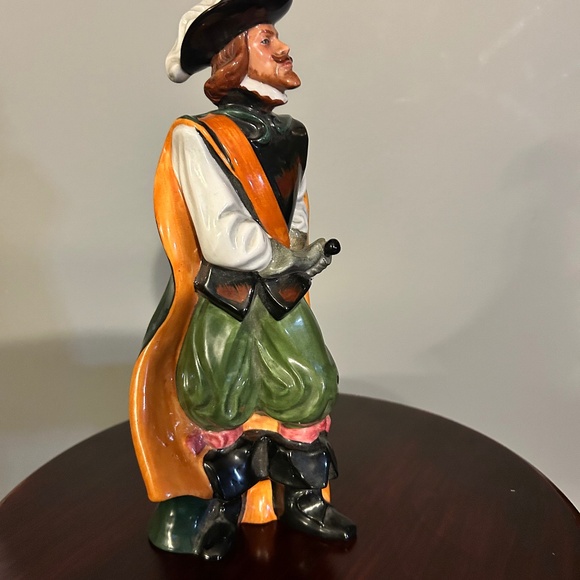 Royal Doulton Drummer Boy and Cavalier figurines! - Picture 4 of 13